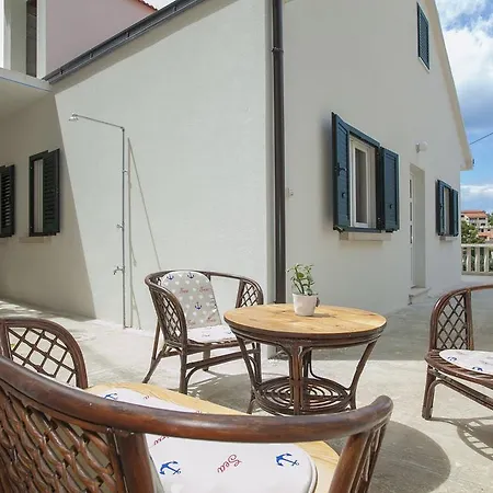 Lav Villa Prigradica