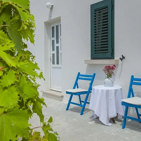 Lav Villa