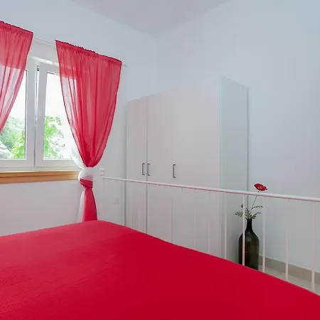 Lav Villa Prigradica