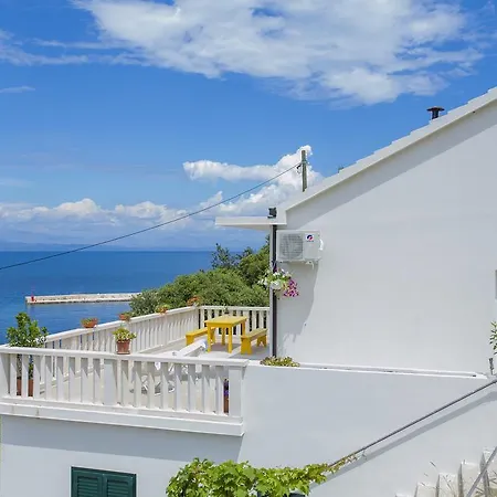 Lav Villa